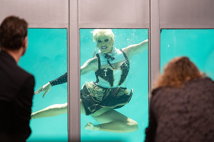 Drag Race Holland backstage water tank Megan Schoonbrood