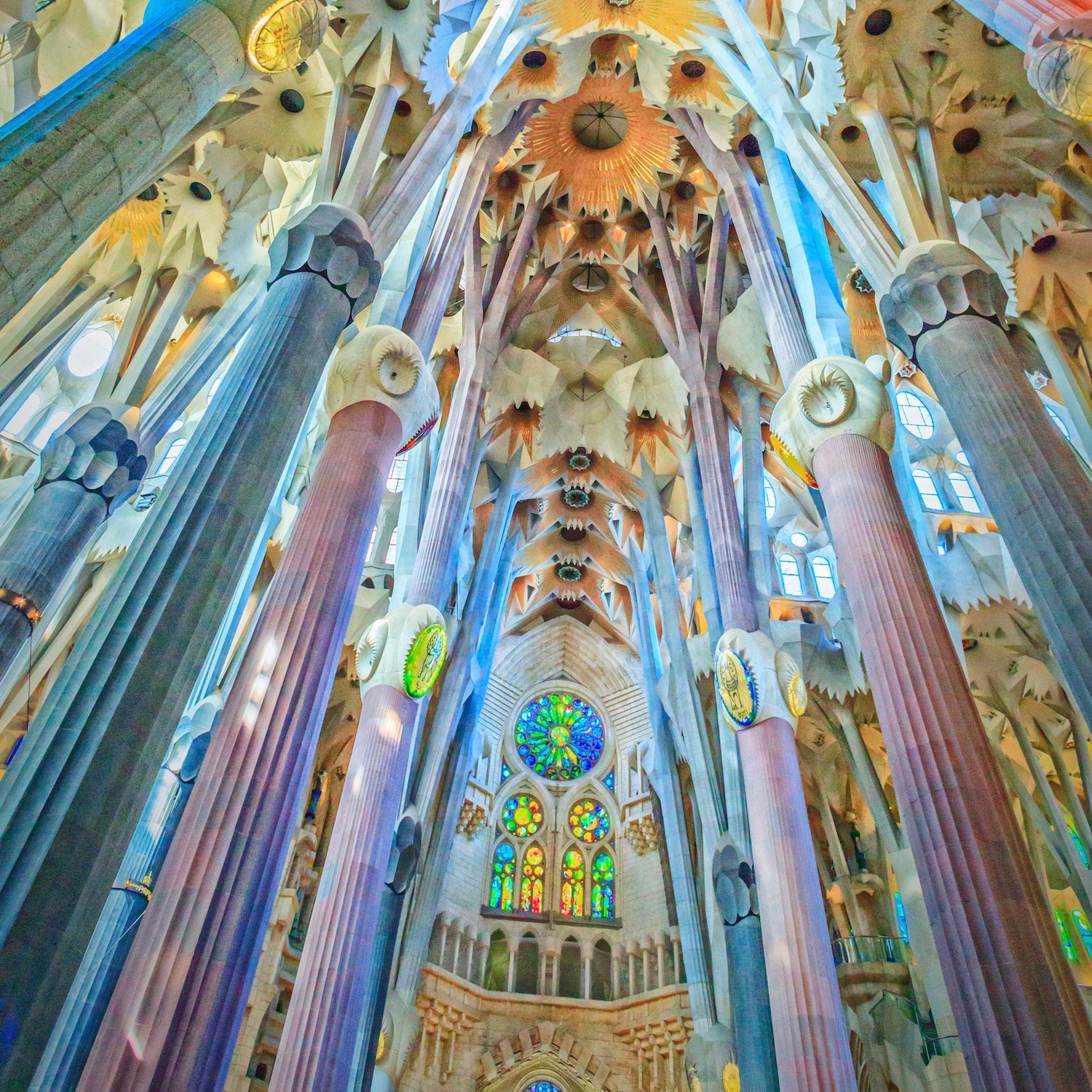 Sagrada Familia van binnen.